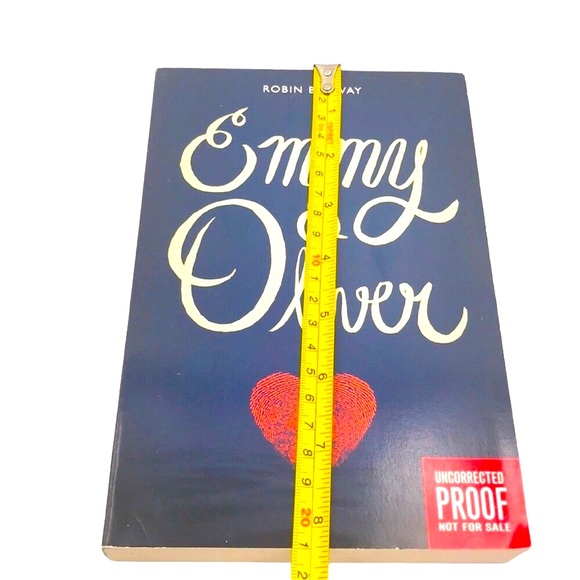 Emmy & Oliver by Robin Benway - Picture 6 of 6